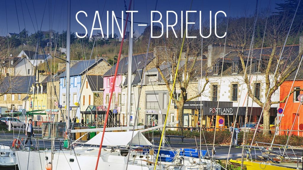 Situé dans un des quartiers les plus prisés de Juan-les-Pins, cet Hôtel Particulier du XVIIIème siècle s’inscrit au milieu d’un parc arboré et à proximité des plages, des commerces et transports. 
Outre la qualité de son emplacement, cette villa bénéficie également de nobles caractéristiques architecturales azuréennes, de places de stationnement et pour certains appartements de jardins privatifs, de terrasses et vues mer
