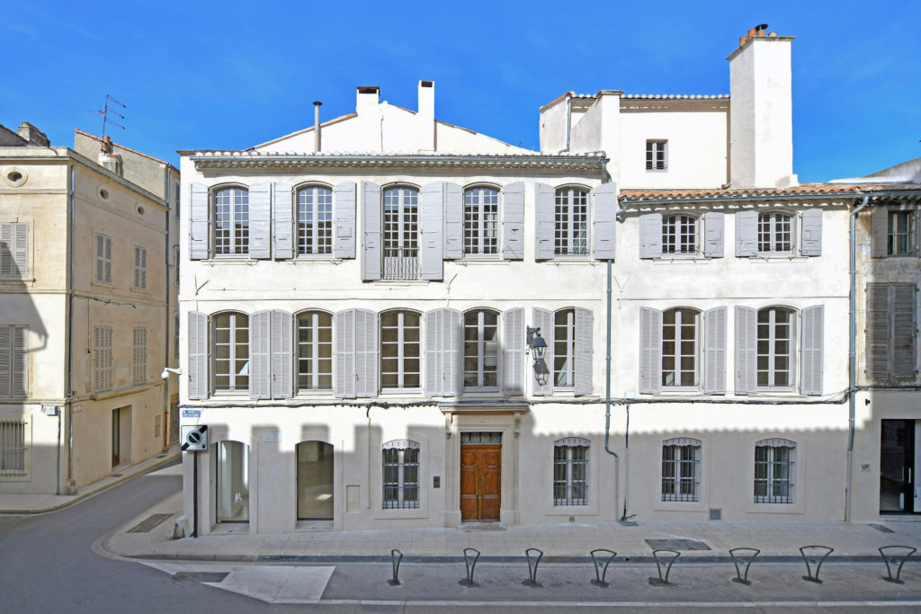 ARLES 6, Plan de la Cour