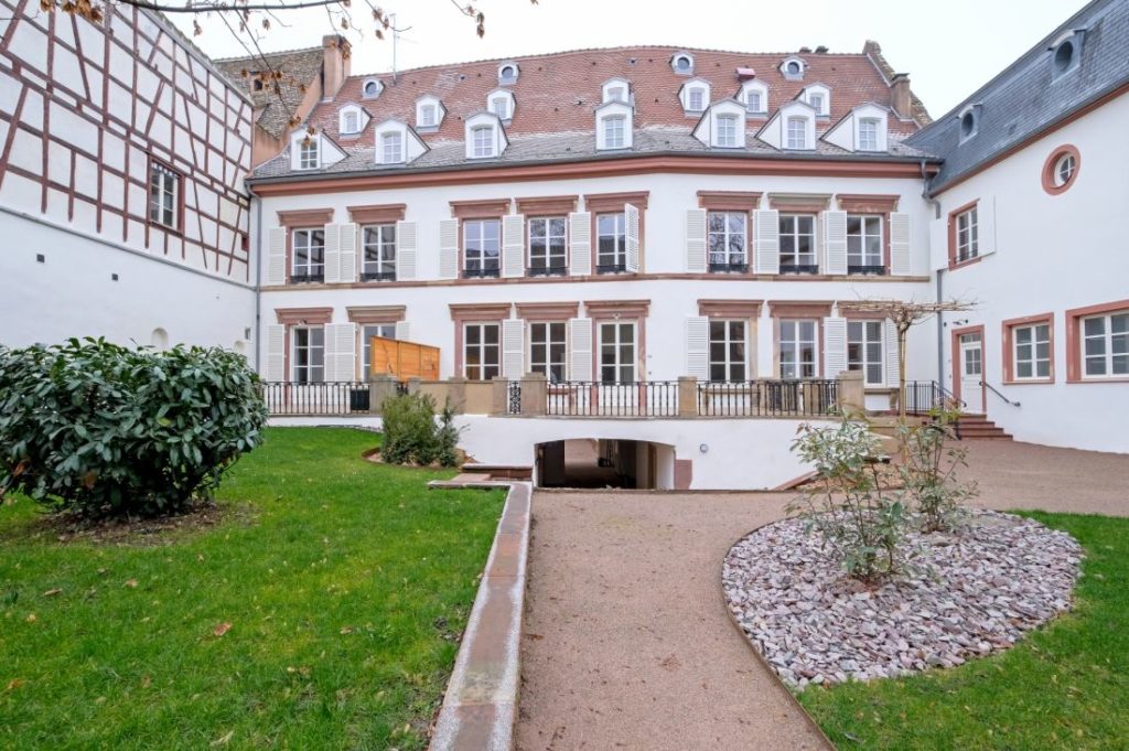 STRASBOURG - 2, quai Saint-Nicolas