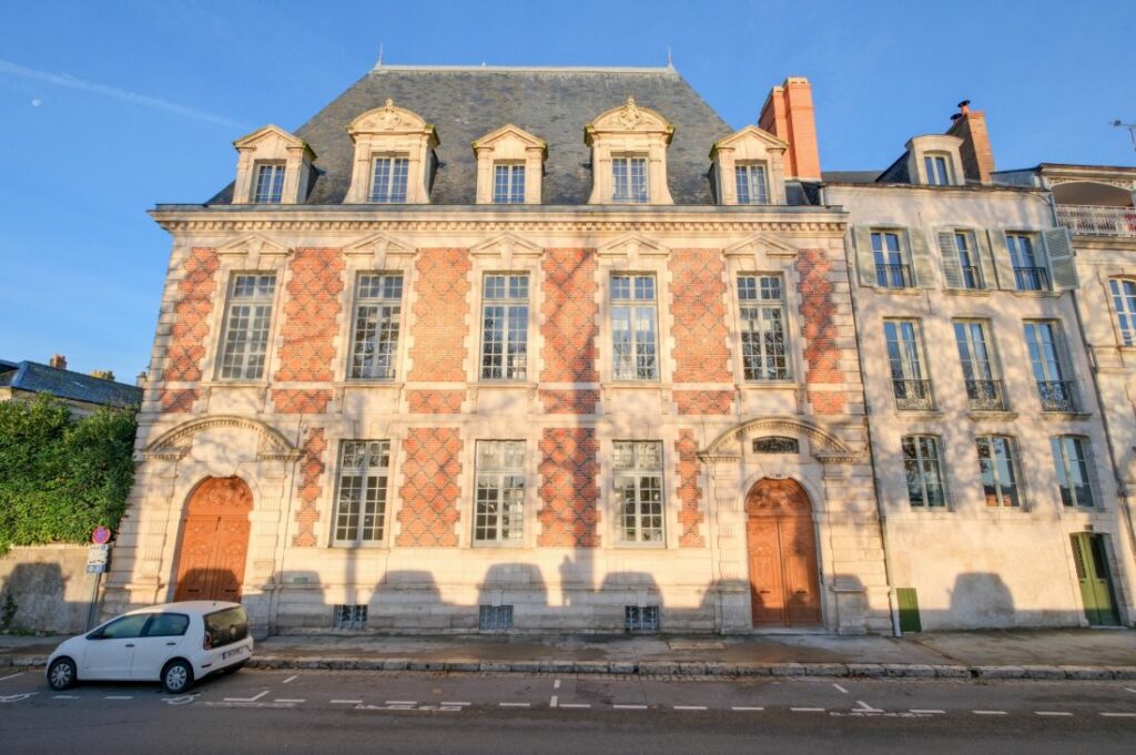 Lorem ipsum dolor sit amet, consectetur adipiscing elit. Ut quis efficitur ipsum. Vivamus vel nibh condimentum, semper tellus eget, commodo dolor.