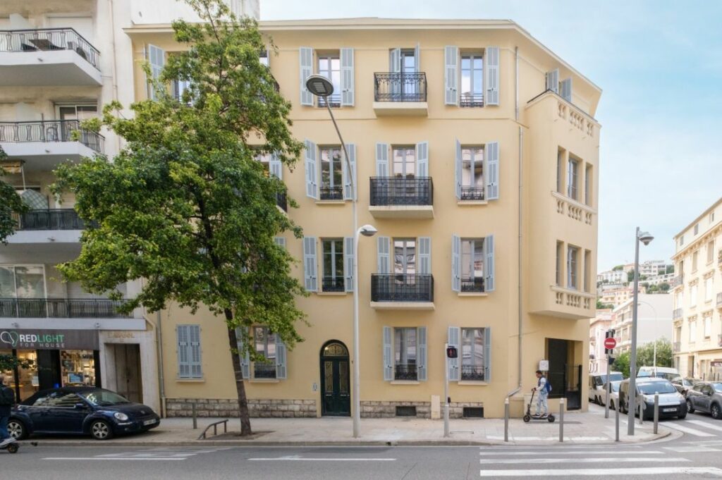 Lorem ipsum dolor sit amet, consectetur adipiscing elit. Ut quis efficitur ipsum. Vivamus vel nibh condimentum, semper tellus eget, commodo dolor.